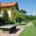Apartamento Bellavista B Garten-appartement Mit Pool