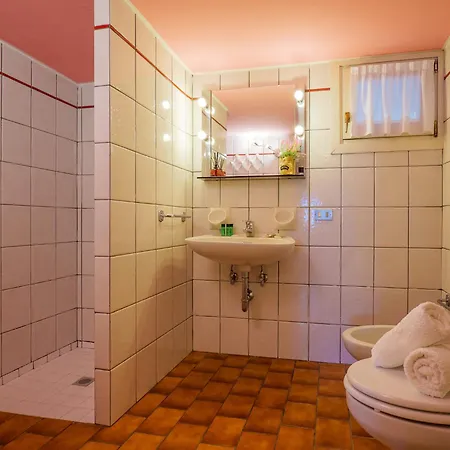 Bellavista B Garten-appartement Mit Pool Appartamento