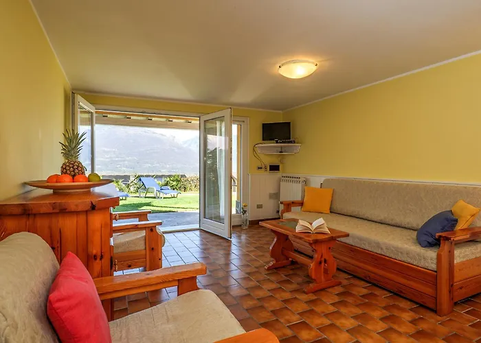 Bellavista B Garten-appartement Mit Pool Colico