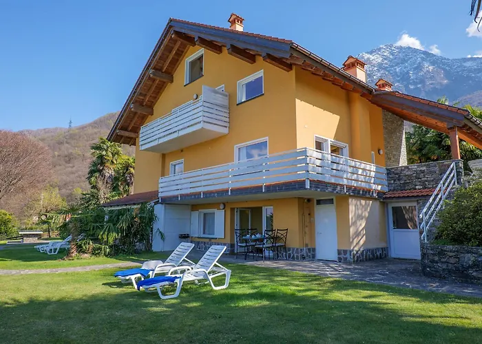 Bellavista B Garten-appartement Mit Pool Apartament Colico