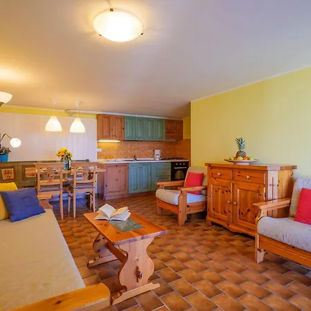 Bellavista B Garten-appartement Mit Pool *