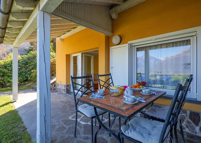 Bellavista B Garten-appartement Mit Pool דירה *
